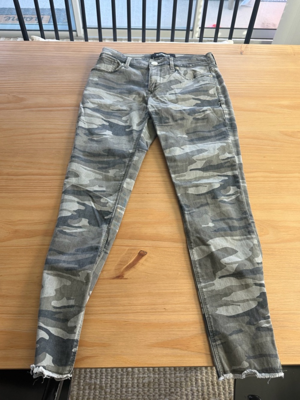 Express Gray Camo Ankle Leggings